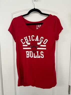 Red Chicago Bulls Women's V-Neck Tee